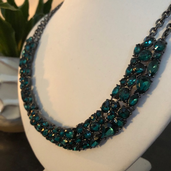 Deep Green Statement Necklace - Picture 3 of 5